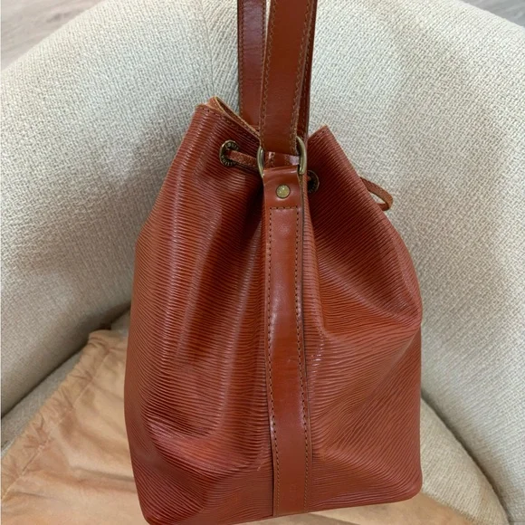 Authentic Louis Vuitton Epi petit Noe brown kenya bucket drawstring - Picture 4 of 15